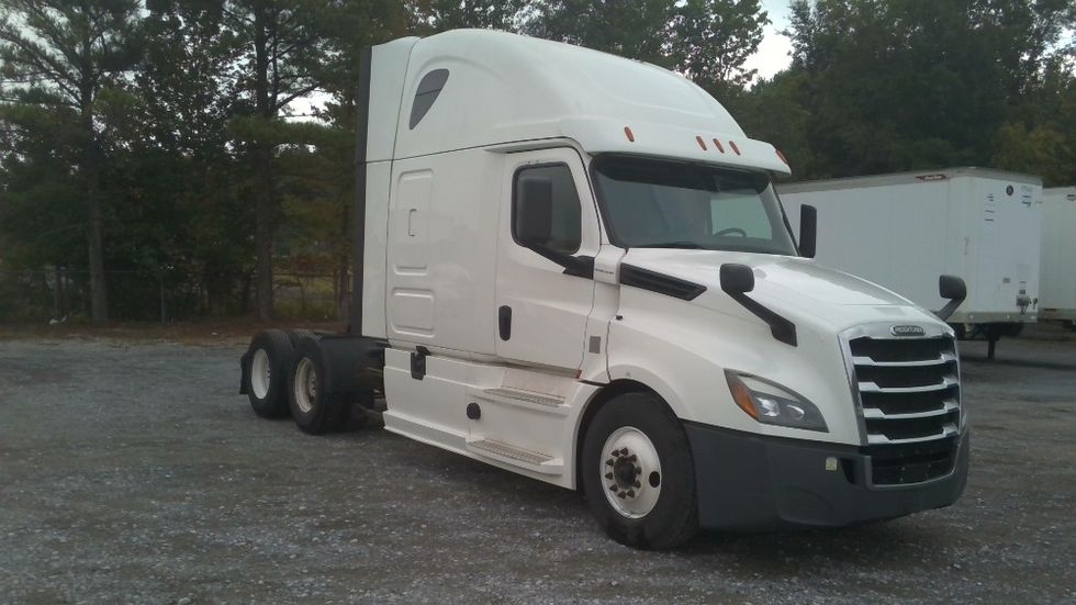 Sleeper Tractor-Heavy Duty Tractors-Freightliner-2020-T12664ST-Boaz-AL-678,446\n\t\tmiles-$ 49,500 - Image 1