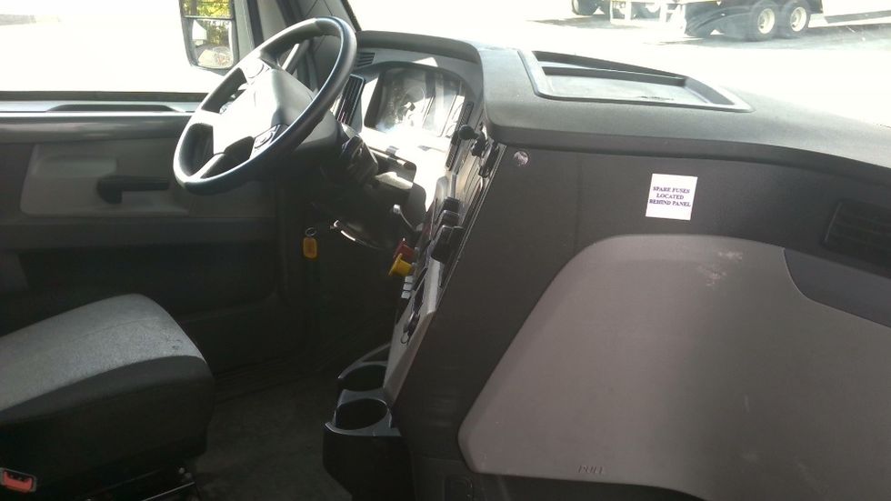 Sleeper Tractor-Heavy Duty Tractors-Freightliner-2020-T12664ST-Boaz-AL-678,446\n\t\tmiles-$ 49,500 - Image 15