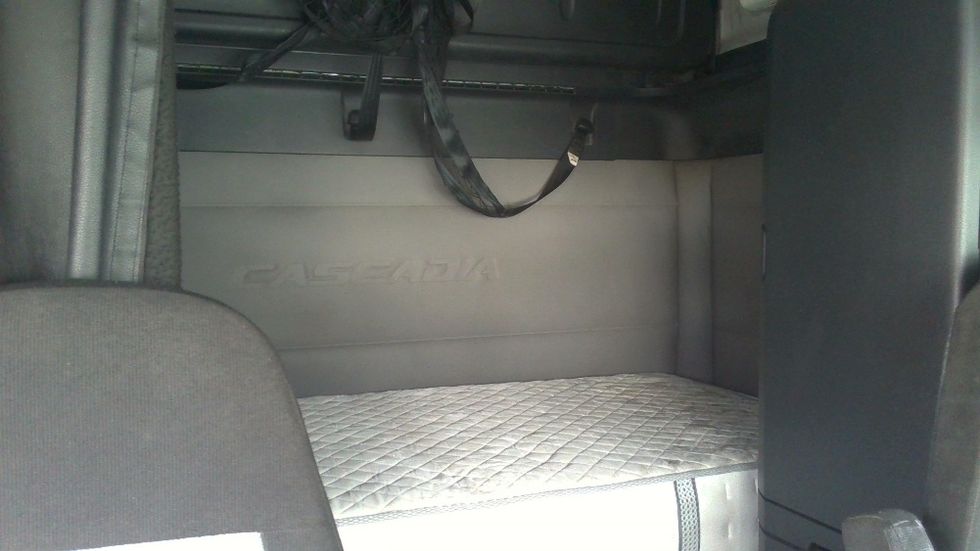 Sleeper Tractor-Heavy Duty Tractors-Freightliner-2020-T12664ST-Boaz-AL-678,446\n\t\tmiles-$ 49,500 - Image 16