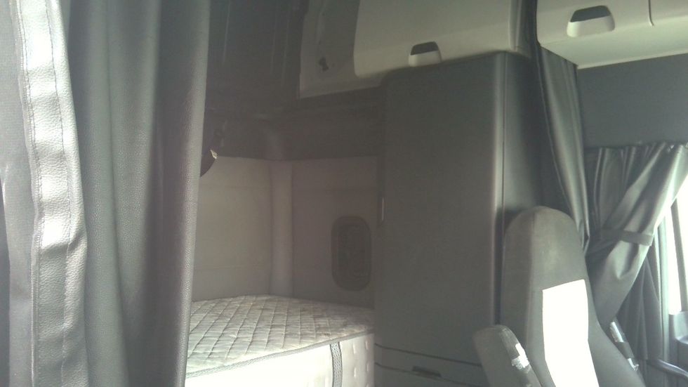 Sleeper Tractor-Heavy Duty Tractors-Freightliner-2020-T12664ST-Boaz-AL-678,446\n\t\tmiles-$ 49,500 - Image 18