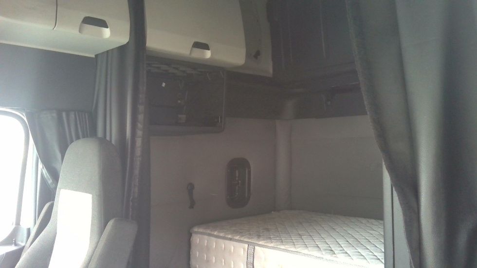 Sleeper Tractor-Heavy Duty Tractors-Freightliner-2020-T12664ST-Boaz-AL-678,446\n\t\tmiles-$ 49,500 - Image 19