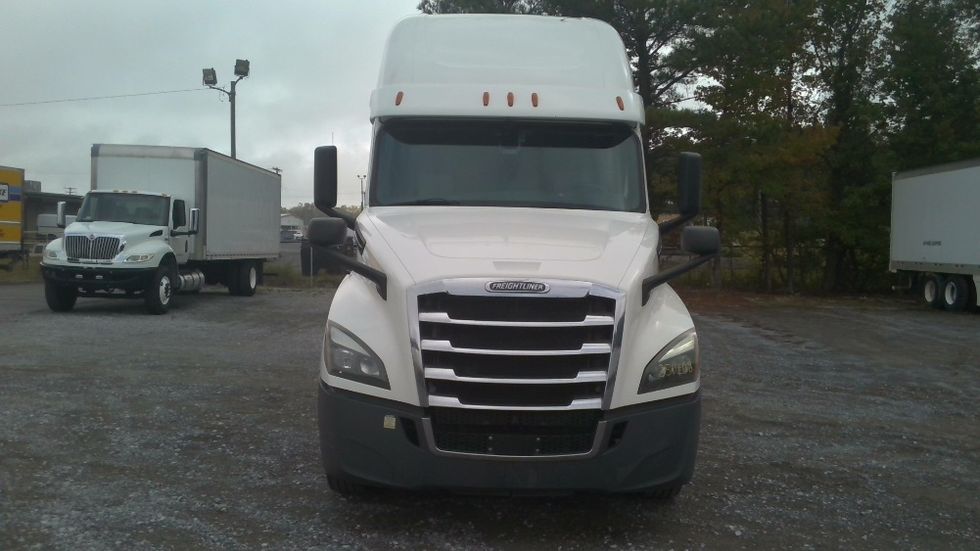 2020 Freightliner Cascadia 126" Sleeper Cab photo 2