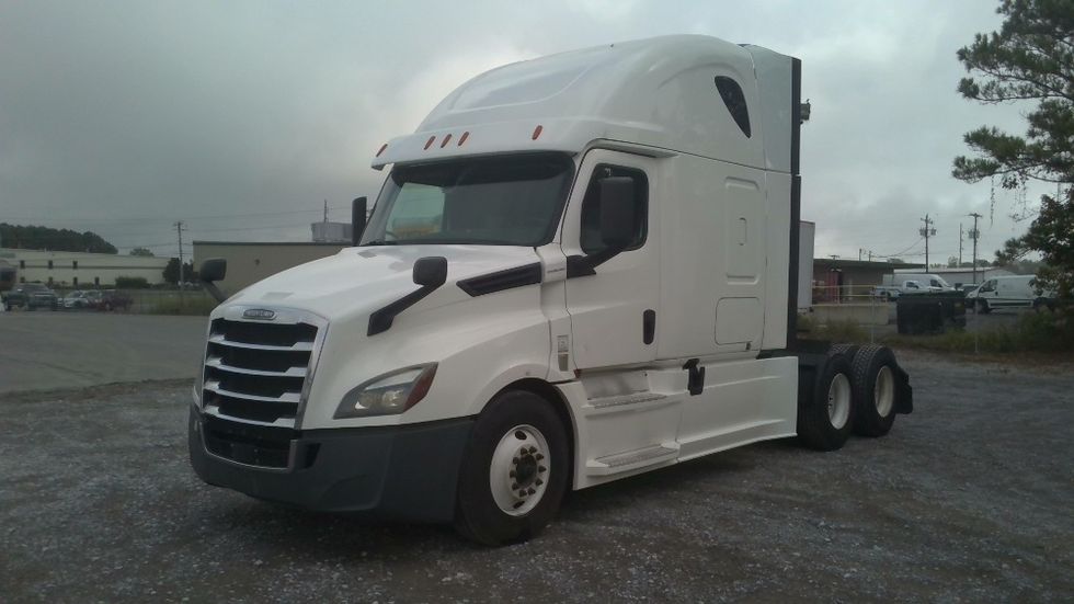2020 Freightliner Cascadia 126" Sleeper Cab photo 3