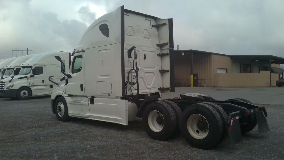 Sleeper Tractor-Heavy Duty Tractors-Freightliner-2020-T12664ST-Boaz-AL-678,446\n\t\tmiles-$ 49,500 - Image 5