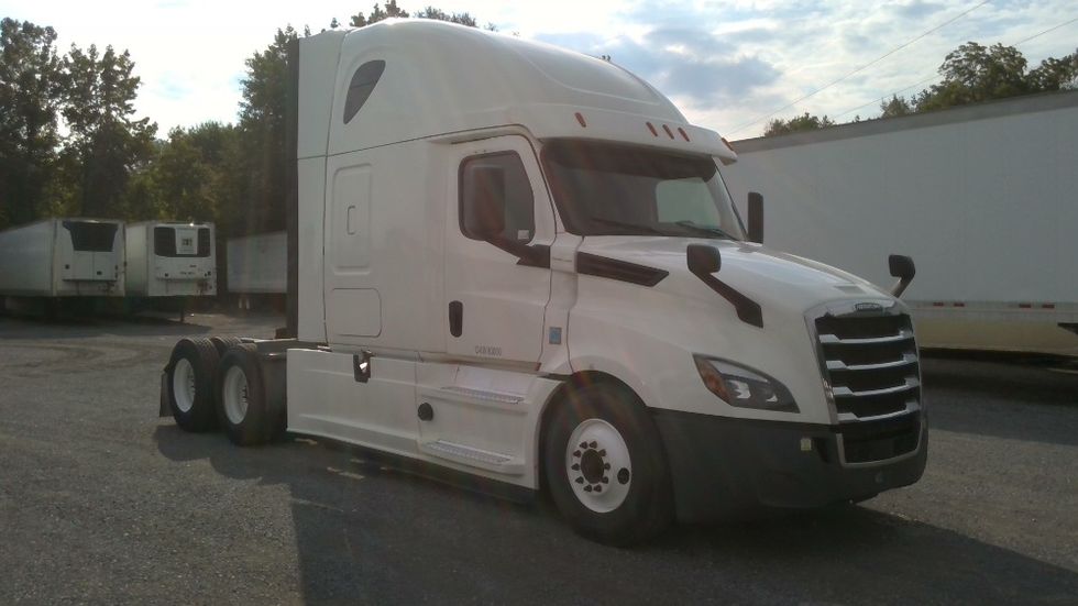 Sleeper Tractor-Heavy Duty Tractors-Freightliner-2020-T12664ST-Boaz-AL-682,159\n\t\tmiles-$ 49,250 - Image 1