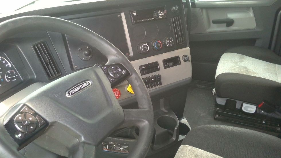 Sleeper Tractor-Heavy Duty Tractors-Freightliner-2020-T12664ST-Boaz-AL-682,159\n\t\tmiles-$ 49,250 - Image 10