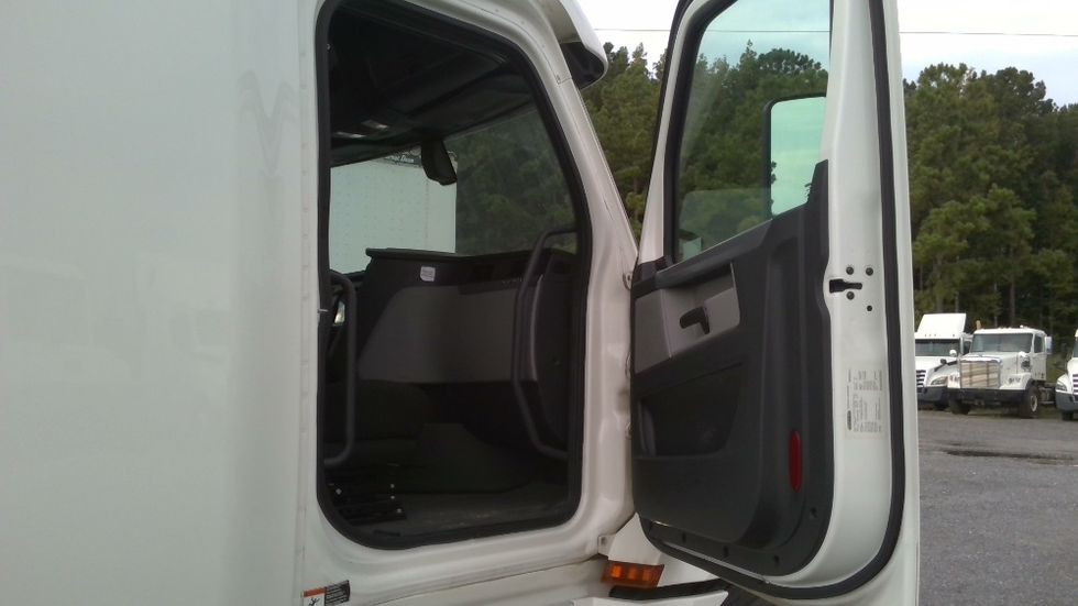 Sleeper Tractor-Heavy Duty Tractors-Freightliner-2020-T12664ST-Boaz-AL-682,159\n\t\tmiles-$ 49,250 - Image 13