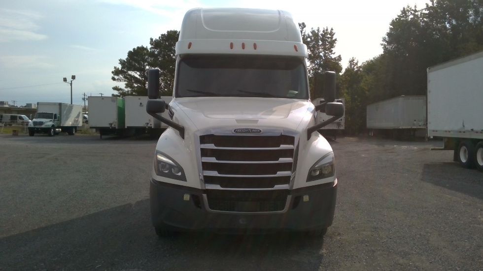 Sleeper Tractor-Heavy Duty Tractors-Freightliner-2020-T12664ST-Boaz-AL-682,159\n\t\tmiles-$ 49,250 - Image 2