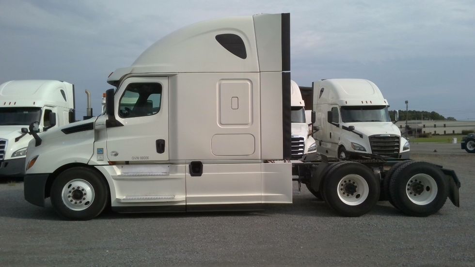 Sleeper Tractor-Heavy Duty Tractors-Freightliner-2020-T12664ST-Boaz-AL-682,159\n\t\tmiles-$ 49,250 - Image 4