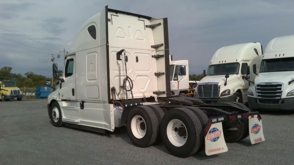 Sleeper Tractor-Heavy Duty Tractors-Freightliner-2020-T12664ST-Boaz-AL-682,159\n\t\tmiles-$ 49,250 - Image 5