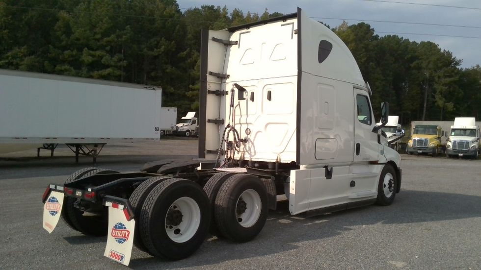 Sleeper Tractor-Heavy Duty Tractors-Freightliner-2020-T12664ST-Boaz-AL-682,159\n\t\tmiles-$ 49,250 - Image 7