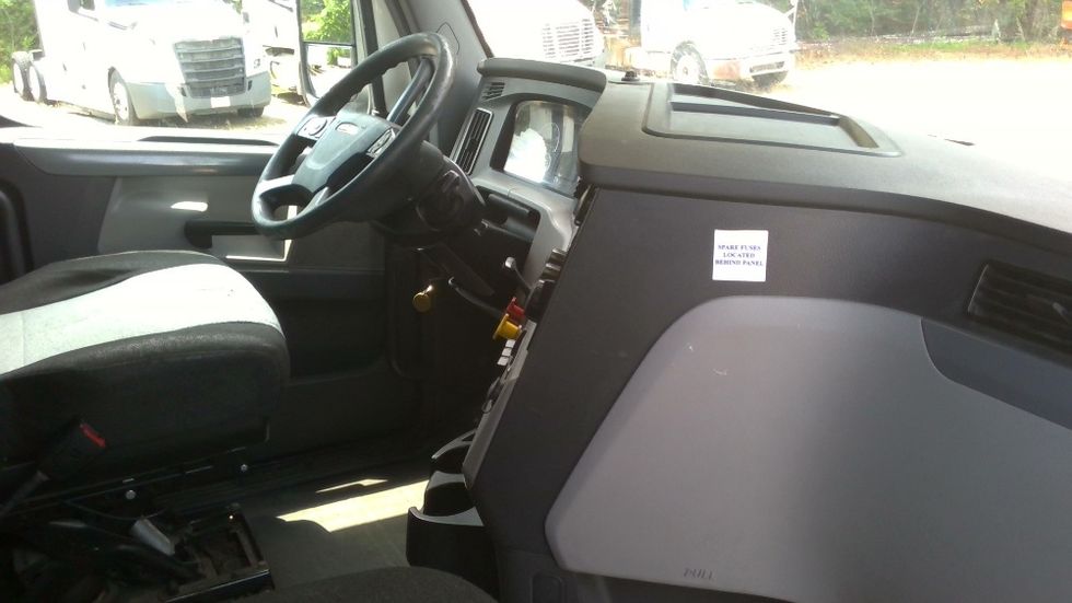 Sleeper Tractor-Heavy Duty Tractors-Freightliner-2020-T12664ST-Boaz-AL-702,736\n\t\tmiles-$ 47,750 - Image 15