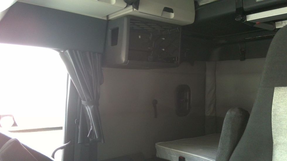 Sleeper Tractor-Heavy Duty Tractors-Freightliner-2020-T12664ST-Boaz-AL-702,736\n\t\tmiles-$ 47,750 - Image 19