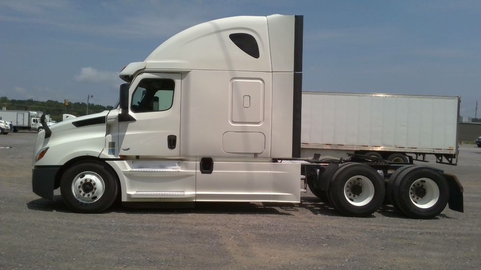 Sleeper Tractor-Heavy Duty Tractors-Freightliner-2020-T12664ST-Boaz-AL-702,736\n\t\tmiles-$ 47,750 - Image 4