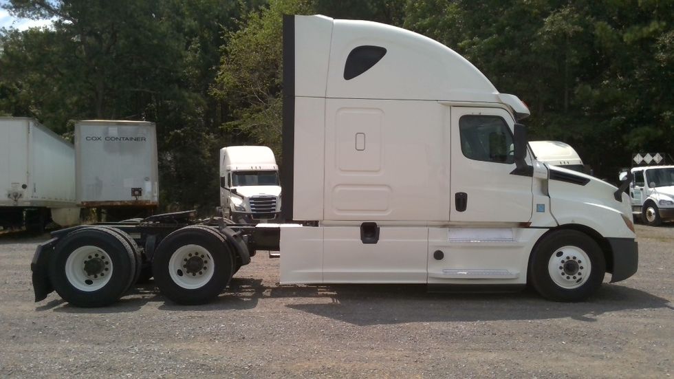 Sleeper Tractor-Heavy Duty Tractors-Freightliner-2020-T12664ST-Boaz-AL-702,736\n\t\tmiles-$ 47,750 - Image 8