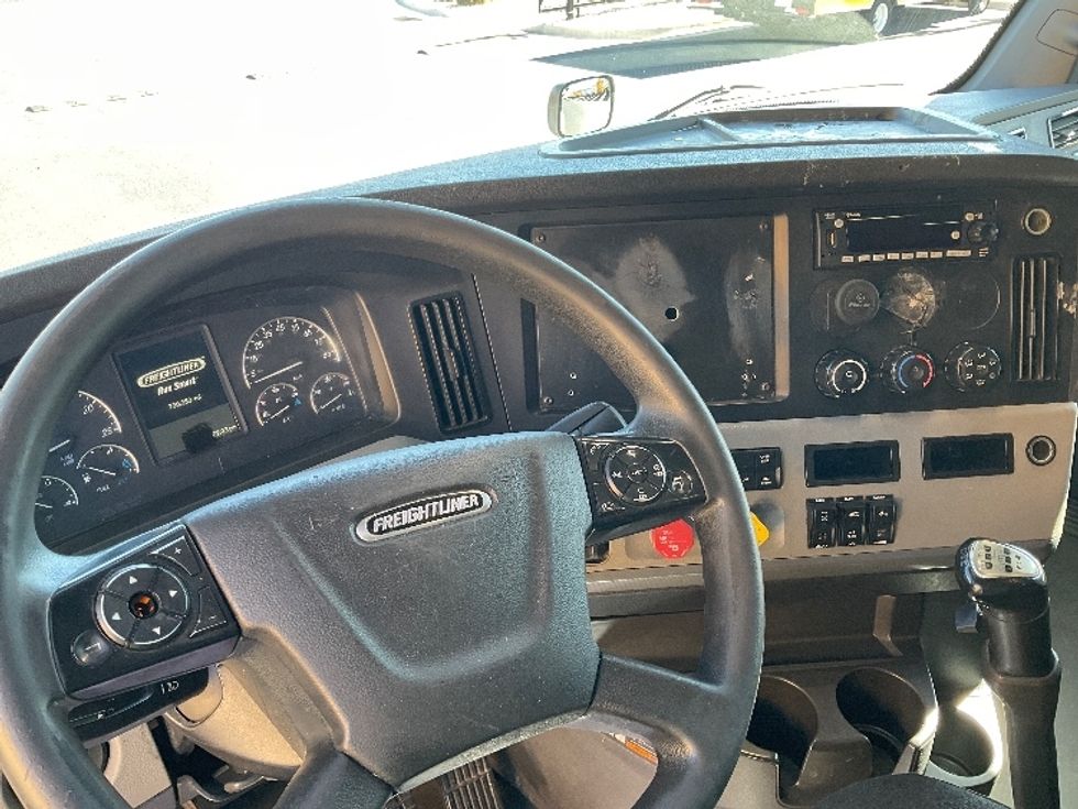 Sleeper Tractor-Heavy Duty Tractors-Freightliner-2020-T12664ST-Boise-ID-730,353\n\t\tmiles-$ 41,750 - Image 11