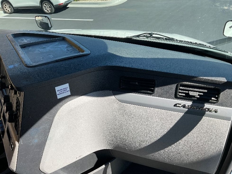 Sleeper Tractor-Heavy Duty Tractors-Freightliner-2020-T12664ST-Boise-ID-730,353\n\t\tmiles-$ 41,750 - Image 14