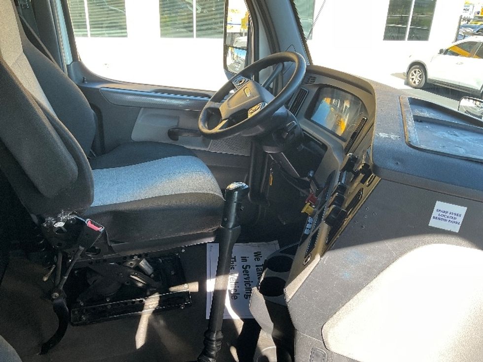 Sleeper Tractor-Heavy Duty Tractors-Freightliner-2020-T12664ST-Boise-ID-730,353\n\t\tmiles-$ 41,750 - Image 15