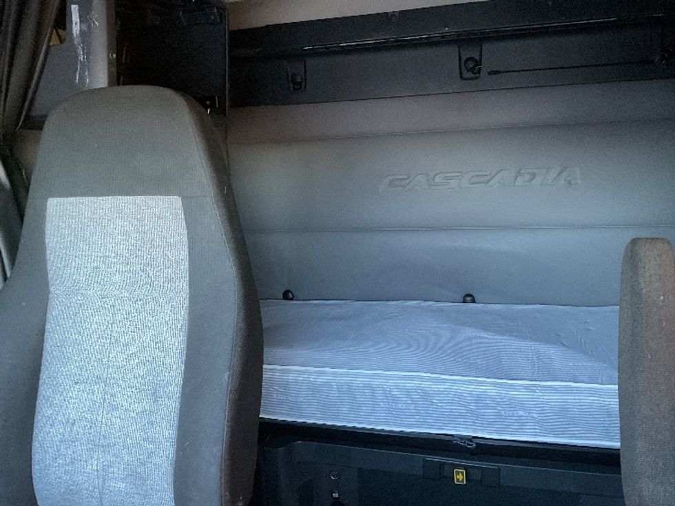 Sleeper Tractor-Heavy Duty Tractors-Freightliner-2020-T12664ST-Boise-ID-730,353\n\t\tmiles-$ 41,750 - Image 16