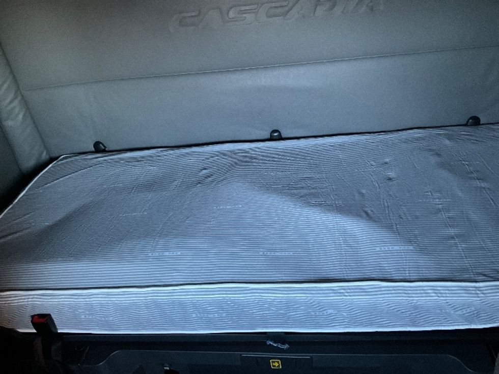 Sleeper Tractor-Heavy Duty Tractors-Freightliner-2020-T12664ST-Boise-ID-730,353\n\t\tmiles-$ 41,750 - Image 17