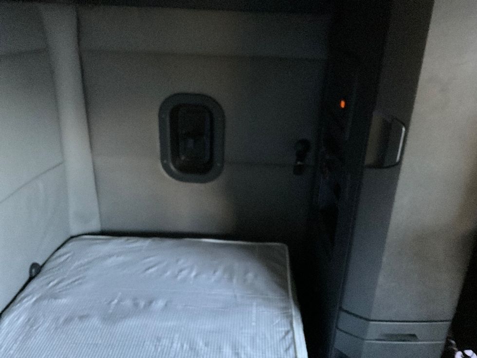 Sleeper Tractor-Heavy Duty Tractors-Freightliner-2020-T12664ST-Boise-ID-730,353\n\t\tmiles-$ 41,750 - Image 18