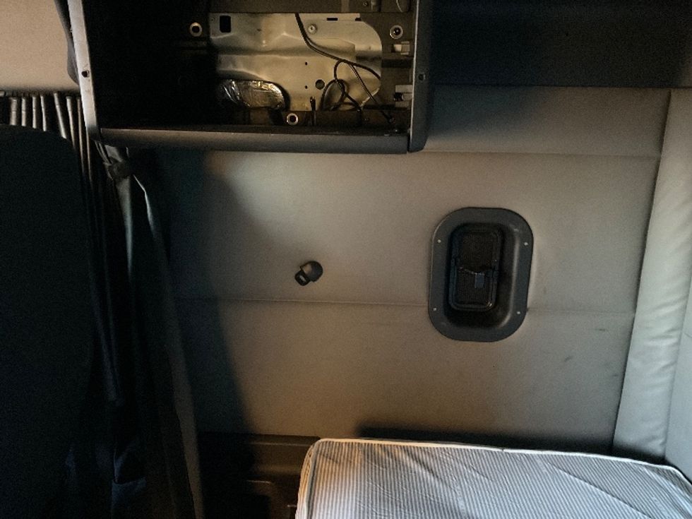 Sleeper Tractor-Heavy Duty Tractors-Freightliner-2020-T12664ST-Boise-ID-730,353\n\t\tmiles-$ 41,750 - Image 19