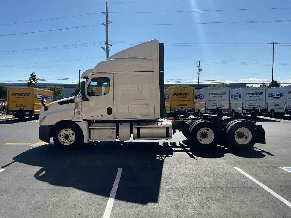 Sleeper Tractor-Heavy Duty Tractors-Freightliner-2020-T12664ST-Boise-ID-730,353\n\t\tmiles-$ 41,750 - Image 4