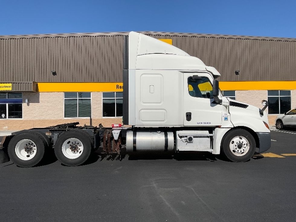 Sleeper Tractor-Heavy Duty Tractors-Freightliner-2020-T12664ST-Boise-ID-730,353\n\t\tmiles-$ 41,750 - Image 8