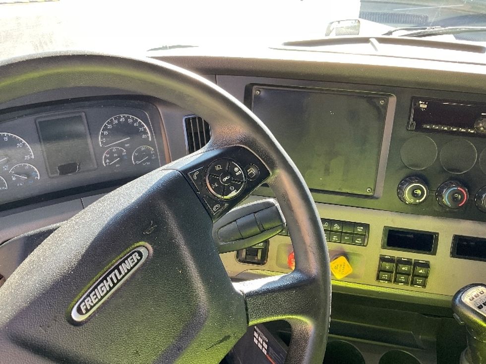 Sleeper Tractor-Heavy Duty Tractors-Freightliner-2020-T12664ST-Boise-ID-801,374\n\t\tmiles-$ 35,750 - Image 13