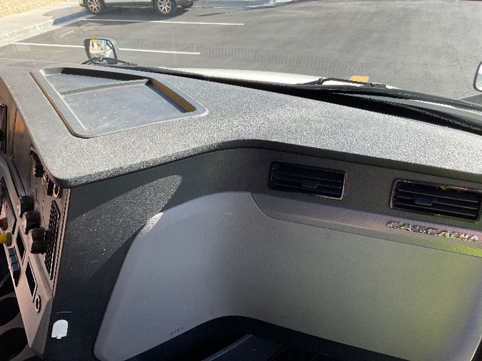 Sleeper Tractor-Heavy Duty Tractors-Freightliner-2020-T12664ST-Boise-ID-801,374\n\t\tmiles-$ 35,750 - Image 15