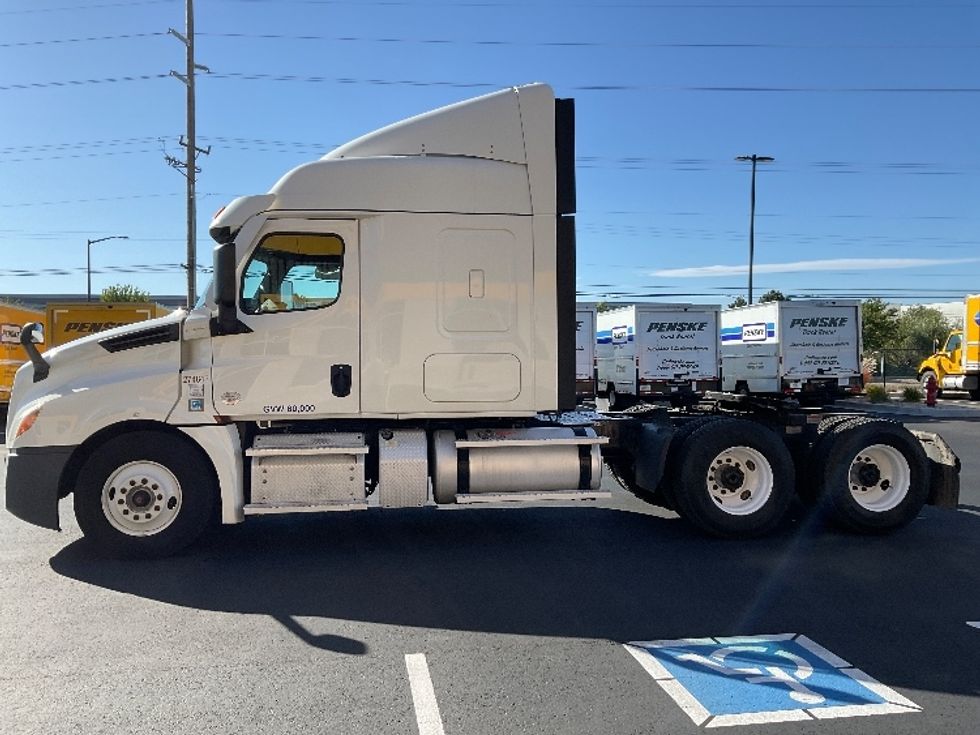 Sleeper Tractor-Heavy Duty Tractors-Freightliner-2020-T12664ST-Boise-ID-801,374\n\t\tmiles-$ 35,750 - Image 4