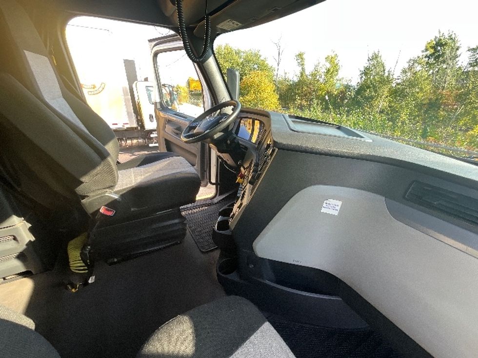 Sleeper Tractor-Heavy Duty Tractors-Freightliner-2020-T12664ST-Boucherville-PQ-724,254\n\t\tkm-$ 89,750 - Image 15
