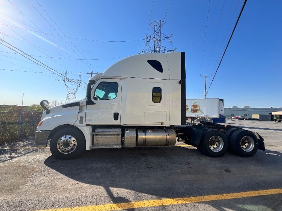 Sleeper Tractor-Heavy Duty Tractors-Freightliner-2020-T12664ST-Boucherville-PQ-724,254\n\t\tkm-$ 89,750 - Image 4