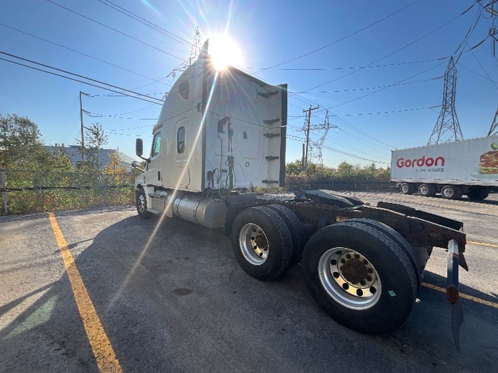 Sleeper Tractor-Heavy Duty Tractors-Freightliner-2020-T12664ST-Boucherville-PQ-724,254\n\t\tkm-$ 89,750 - Image 5