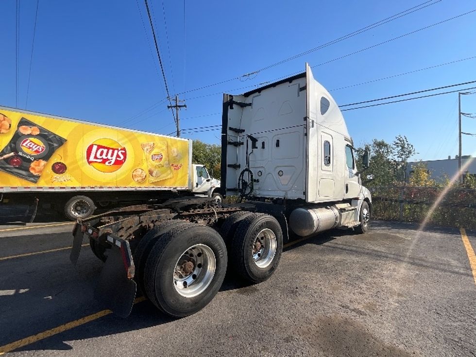 Sleeper Tractor-Heavy Duty Tractors-Freightliner-2020-T12664ST-Boucherville-PQ-724,254\n\t\tkm-$ 89,750 - Image 7