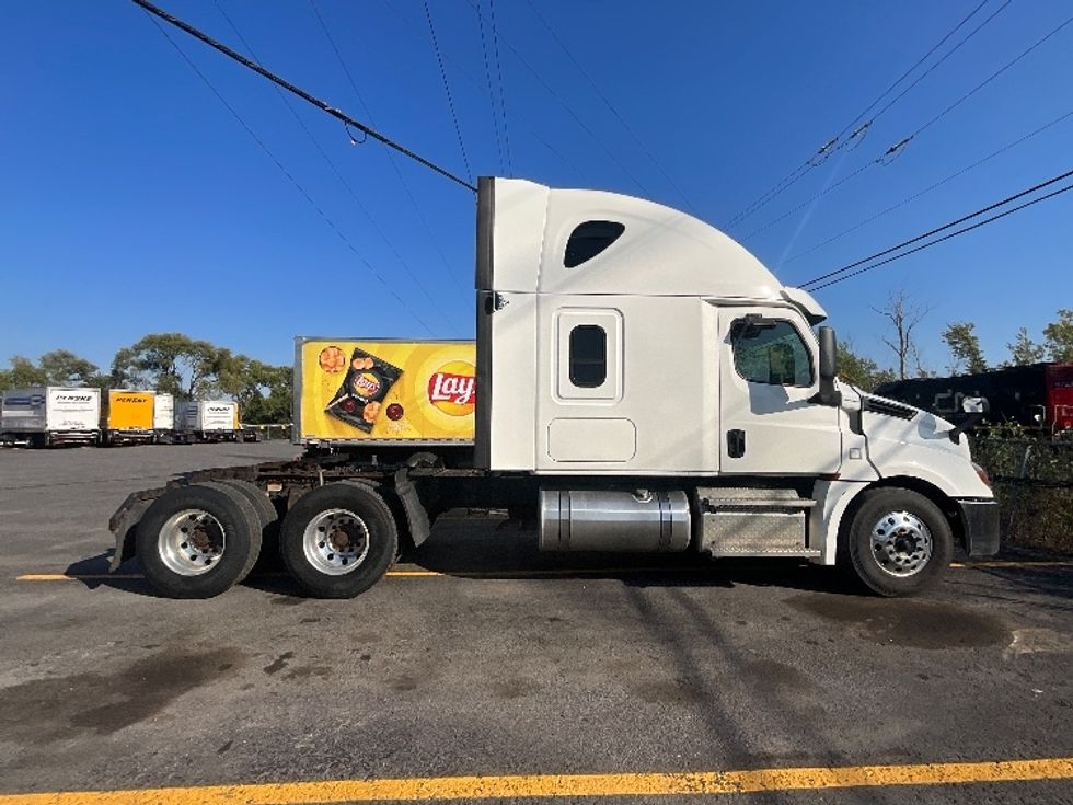 Sleeper Tractor-Heavy Duty Tractors-Freightliner-2020-T12664ST-Boucherville-PQ-724,254\n\t\tkm-$ 89,750 - Image 8