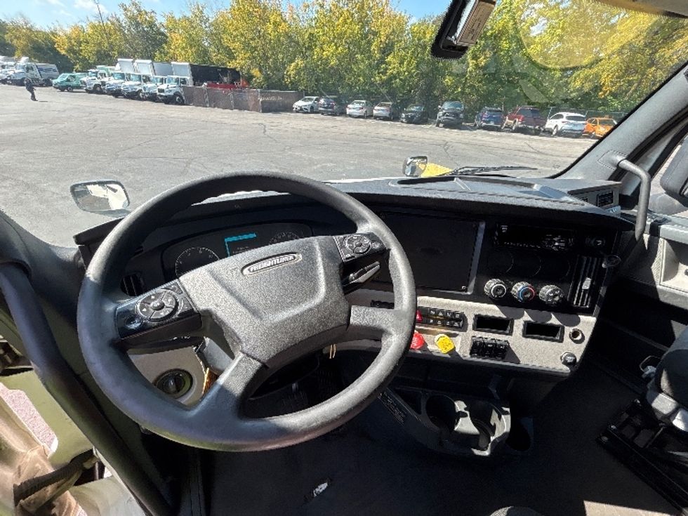 Sleeper Tractor-Heavy Duty Tractors-Freightliner-2020-T12664ST-Brook Park-OH-567,796\n\t\tmiles-$ 55,250 - Image 11