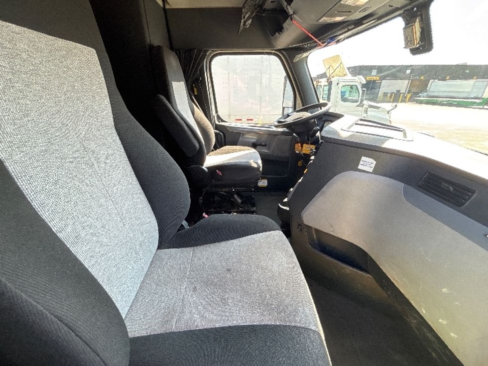 Sleeper Tractor-Heavy Duty Tractors-Freightliner-2020-T12664ST-Brook Park-OH-567,796\n\t\tmiles-$ 55,250 - Image 15