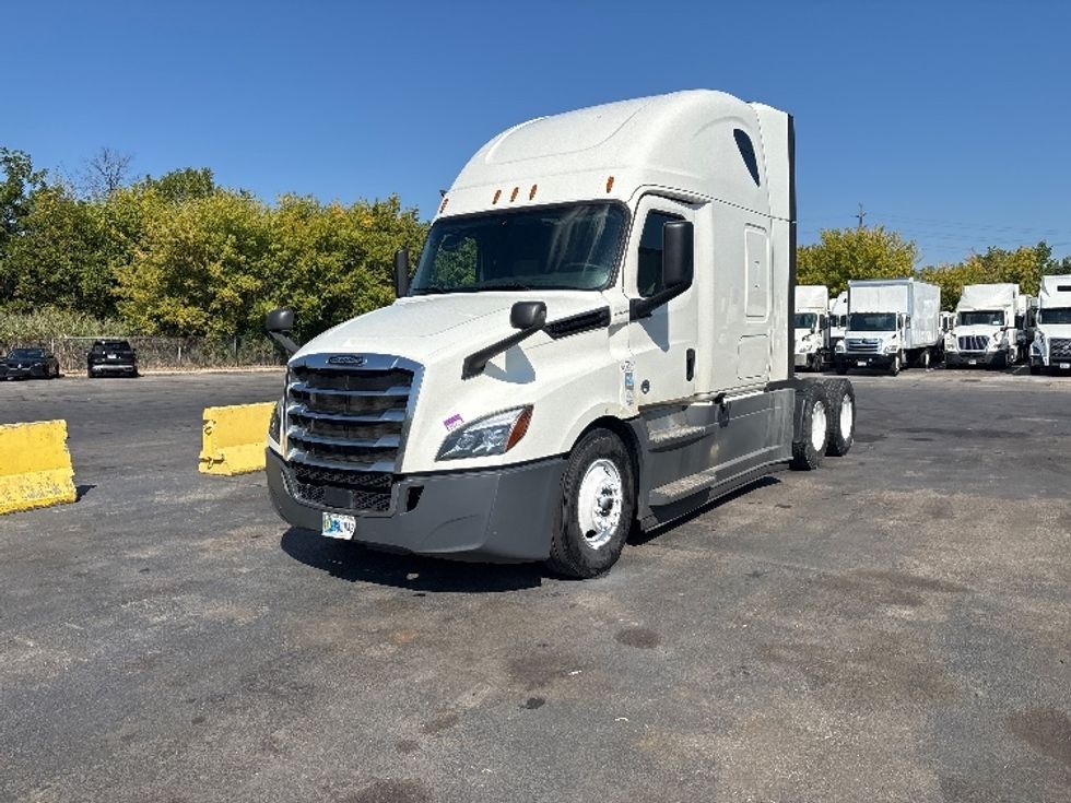 Sleeper Tractor-Heavy Duty Tractors-Freightliner-2020-T12664ST-Brook Park-OH-567,796\n\t\tmiles-$ 55,250 - Image 3