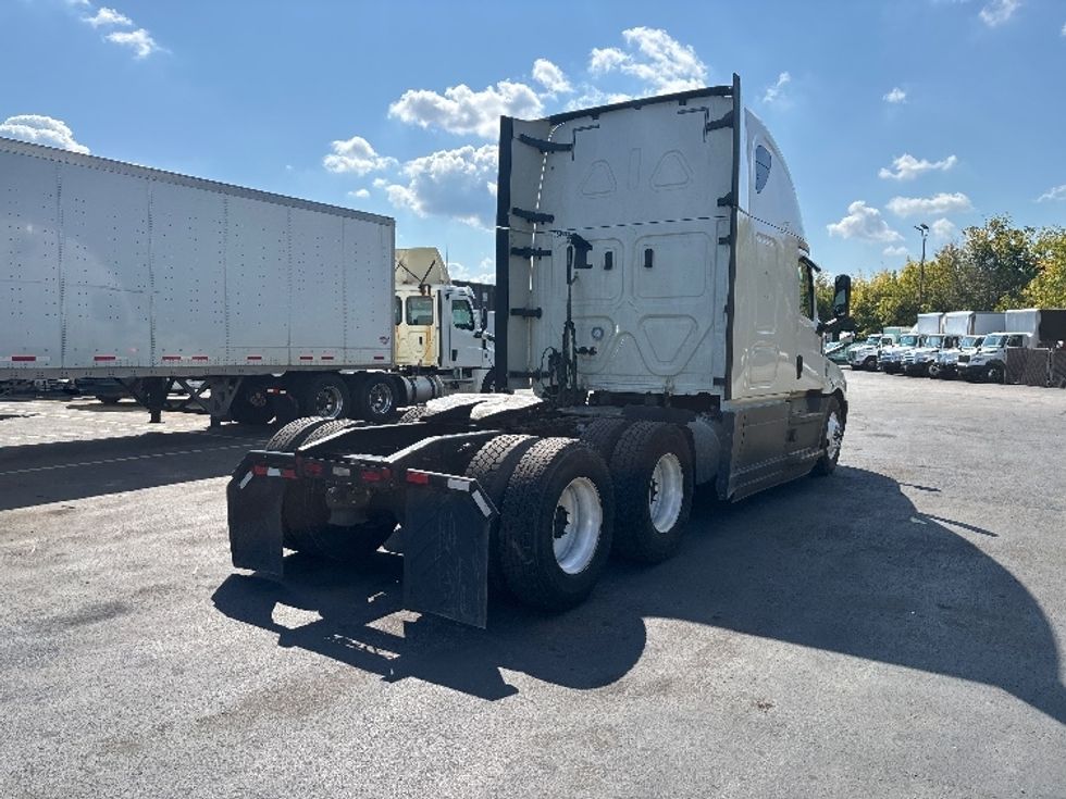 Sleeper Tractor-Heavy Duty Tractors-Freightliner-2020-T12664ST-Brook Park-OH-567,796\n\t\tmiles-$ 55,250 - Image 7