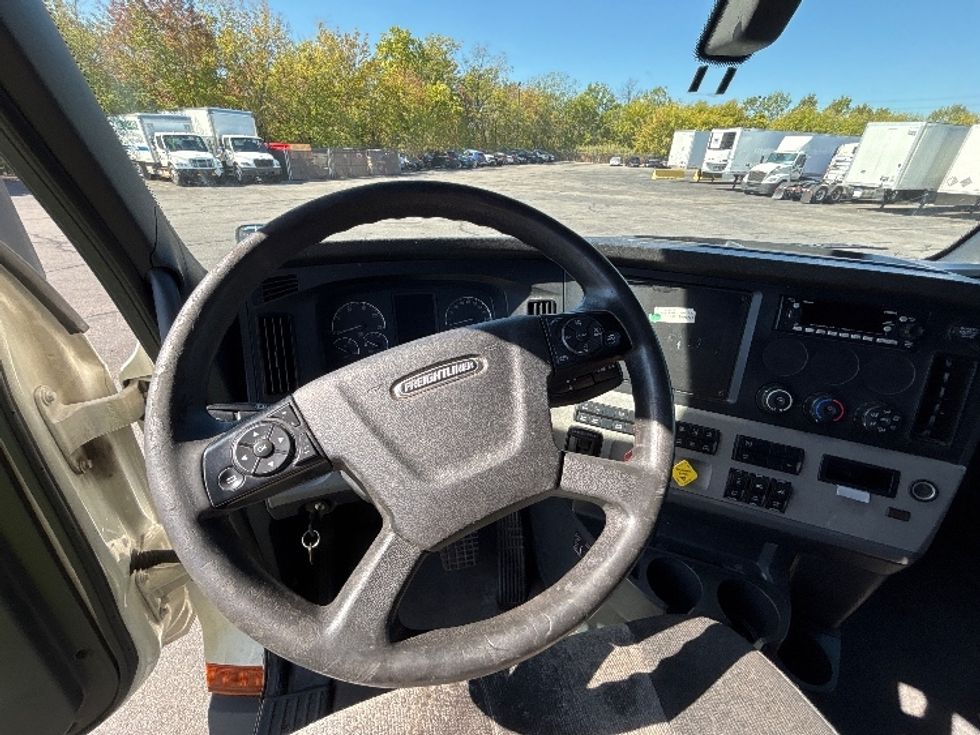 Sleeper Tractor-Heavy Duty Tractors-Freightliner-2020-T12664ST-Brook Park-OH-589,299\n\t\tmiles-$ 53,750 - Image 11