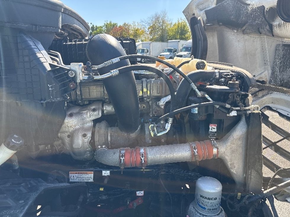 Sleeper Tractor-Heavy Duty Tractors-Freightliner-2020-T12664ST-Brook Park-OH-589,299\n\t\tmiles-$ 53,750 - Image 19