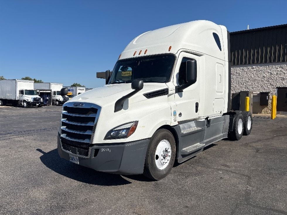 Sleeper Tractor-Heavy Duty Tractors-Freightliner-2020-T12664ST-Brook Park-OH-589,299\n\t\tmiles-$ 53,750 - Image 3