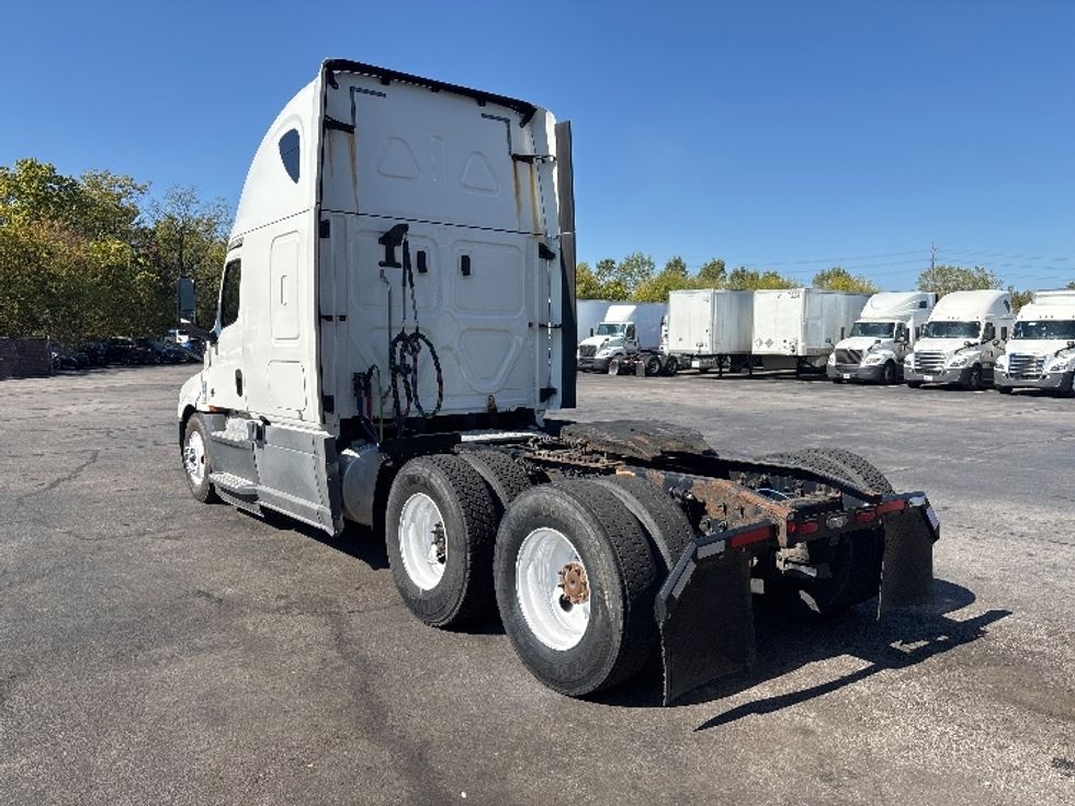 Sleeper Tractor-Heavy Duty Tractors-Freightliner-2020-T12664ST-Brook Park-OH-589,299\n\t\tmiles-$ 53,750 - Image 5