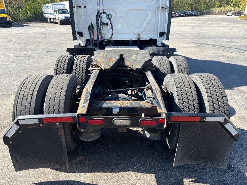 Sleeper Tractor-Heavy Duty Tractors-Freightliner-2020-T12664ST-Brook Park-OH-589,299\n\t\tmiles-$ 53,750 - Image 6