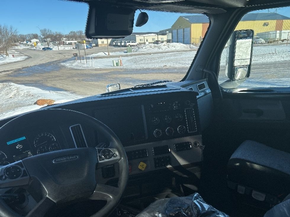 Sleeper Tractor-Heavy Duty Tractors-Freightliner-2020-T12664ST-Brooklyn Park-MN-583,468\n\t\tmiles-$ 51,000 - Image 10