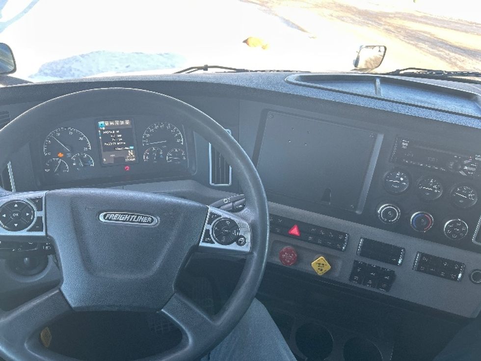 Sleeper Tractor-Heavy Duty Tractors-Freightliner-2020-T12664ST-Brooklyn Park-MN-583,468\n\t\tmiles-$ 51,000 - Image 11