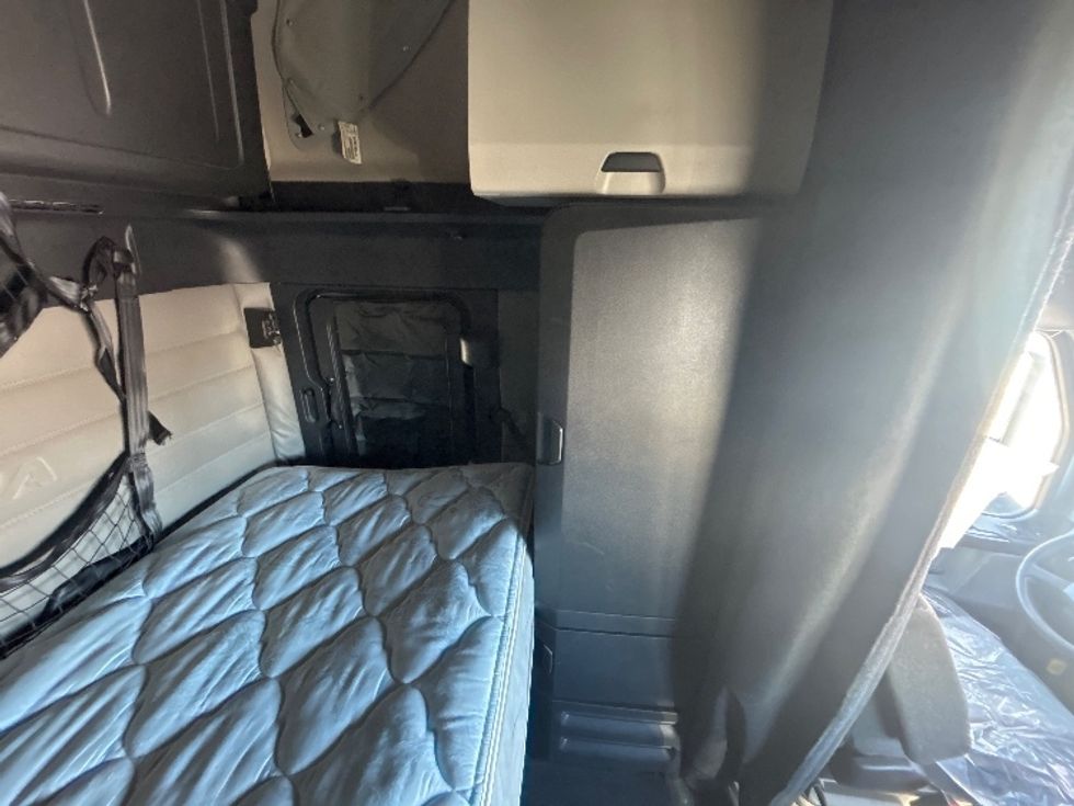 Sleeper Tractor-Heavy Duty Tractors-Freightliner-2020-T12664ST-Brooklyn Park-MN-583,468\n\t\tmiles-$ 51,000 - Image 18