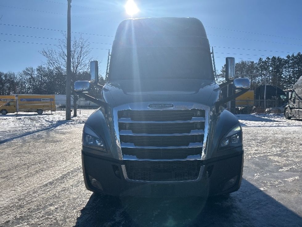 Sleeper Tractor-Heavy Duty Tractors-Freightliner-2020-T12664ST-Brooklyn Park-MN-583,468\n\t\tmiles-$ 51,000 - Image 2