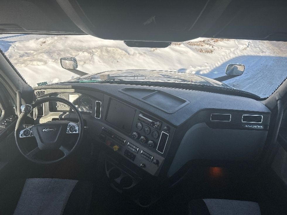 Sleeper Tractor-Heavy Duty Tractors-Freightliner-2020-T12664ST-Brooklyn Park-MN-618,752\n\t\tmiles-$ 48,750 - Image 12